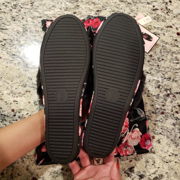 NEW Victoria's Secret Silk Slippers w/Faux Fur - Picture 3 of 4